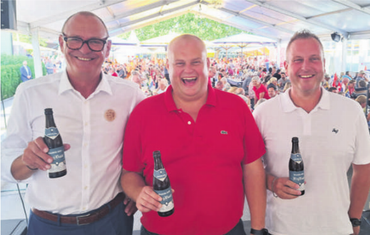 Baar-Gemeindepräsident Walter Lipp mit Martin Uster und Marcel Wobmann an der 500-Jahr-Feier der Gemeinde Baar. Foto: zVg Baar-Gemeindepräsident Walter Lipp mit Martin Uster und Marcel Wobmann an der 500-Jahr-Feier der Gemeinde Baar. Foto: zVg