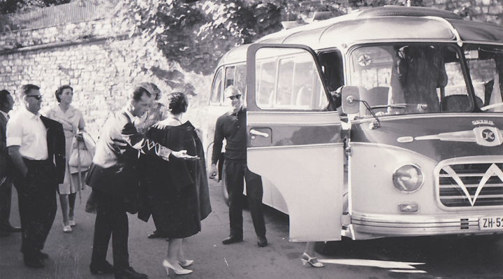 Am 4. September geniessen die Gemeindeangestellten einen Ausflug nach Chur. Auch im Jahr 1962 war die Verwaltung in dieser Gegend unterwegs, besuchte auf ihrer Reise aber auch Lugano, den Comersee und Chiavenna. Foto: Ortskundliche Sammlung Einwohnergemeinde Baar