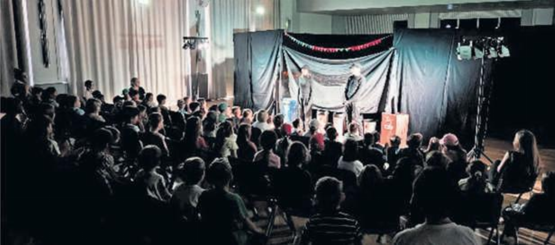 Über 600 Baarer Kinder haben mit Baschtel, dem Abfallkobold, die Bevölkerung auf die Aktion «Für es suubers Baar» eingestimmt. Nun sind alle eingeladen, vom 7. bis 19. September selbst aktiv zu werden. Foto: zVg Über 600 Baarer Kinder haben mit Baschtel, dem Abfallkobold, die Bevölkerung auf die Aktion «Für es suubers Baar» eingestimmt. Nun sind alle eingeladen, vom 7. bis 19. September selbst aktiv zu werden. Foto: zVg
