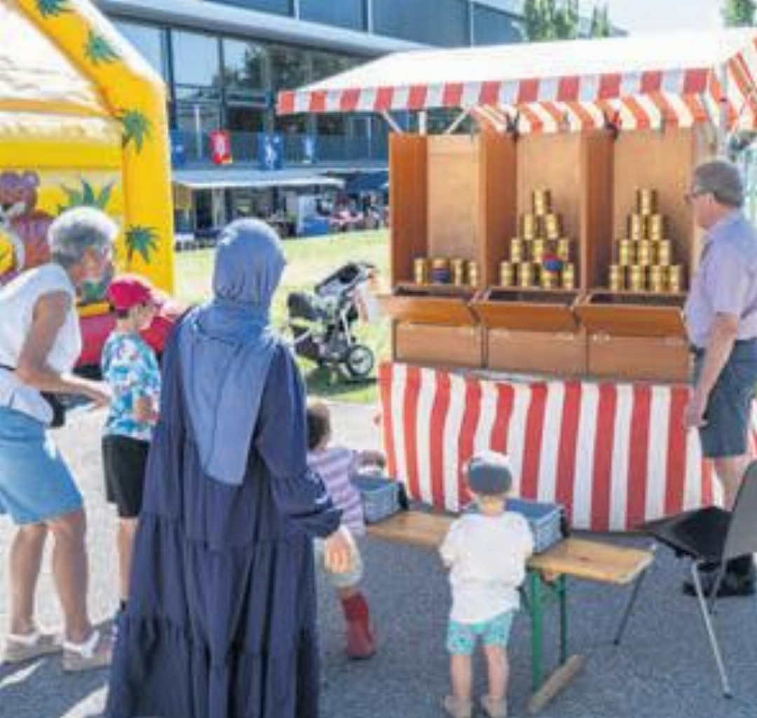 Büchsenwerfen macht Spass. Büchsenwerfen macht Spass.