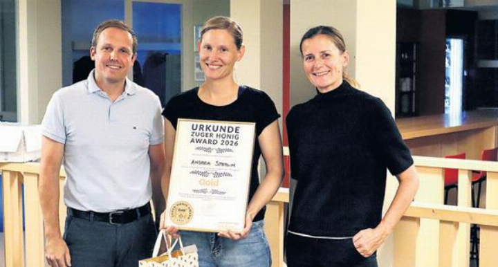 Goldgewinnerin Andrea Stehlin mit Vereinspräsident Cyrill Arnet und Organisatorin Dunja Königsrainer. Goldgewinnerin Andrea Stehlin mit Vereinspräsident Cyrill Arnet und Organisatorin Dunja Königsrainer.