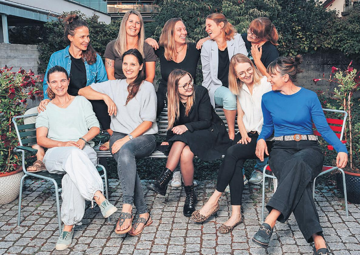 Der Vorstand der Frauengemeinschaft St. Martin Baar: Christina Lerch, Angela Fretz, Virginie Laukner, Claudia Hotz, Christine Zarpellon (hinten). Angela Beffa, Claudia Leutenegger, Marina Stuckenberger, Regula Thoma, Martina Stadler (vorne). Es fehlen: Agnes Messmer und Beate Kipp. Foto: zVg