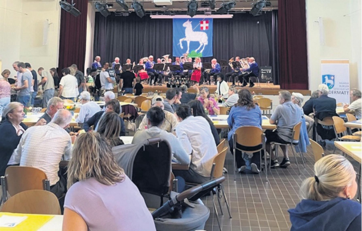 Ein Grund zum Feiern bei einem gemeinsamen Bauernbrunch. Foto: zVg Ein Grund zum Feiern bei einem gemeinsamen Bauernbrunch. Foto: zVg
